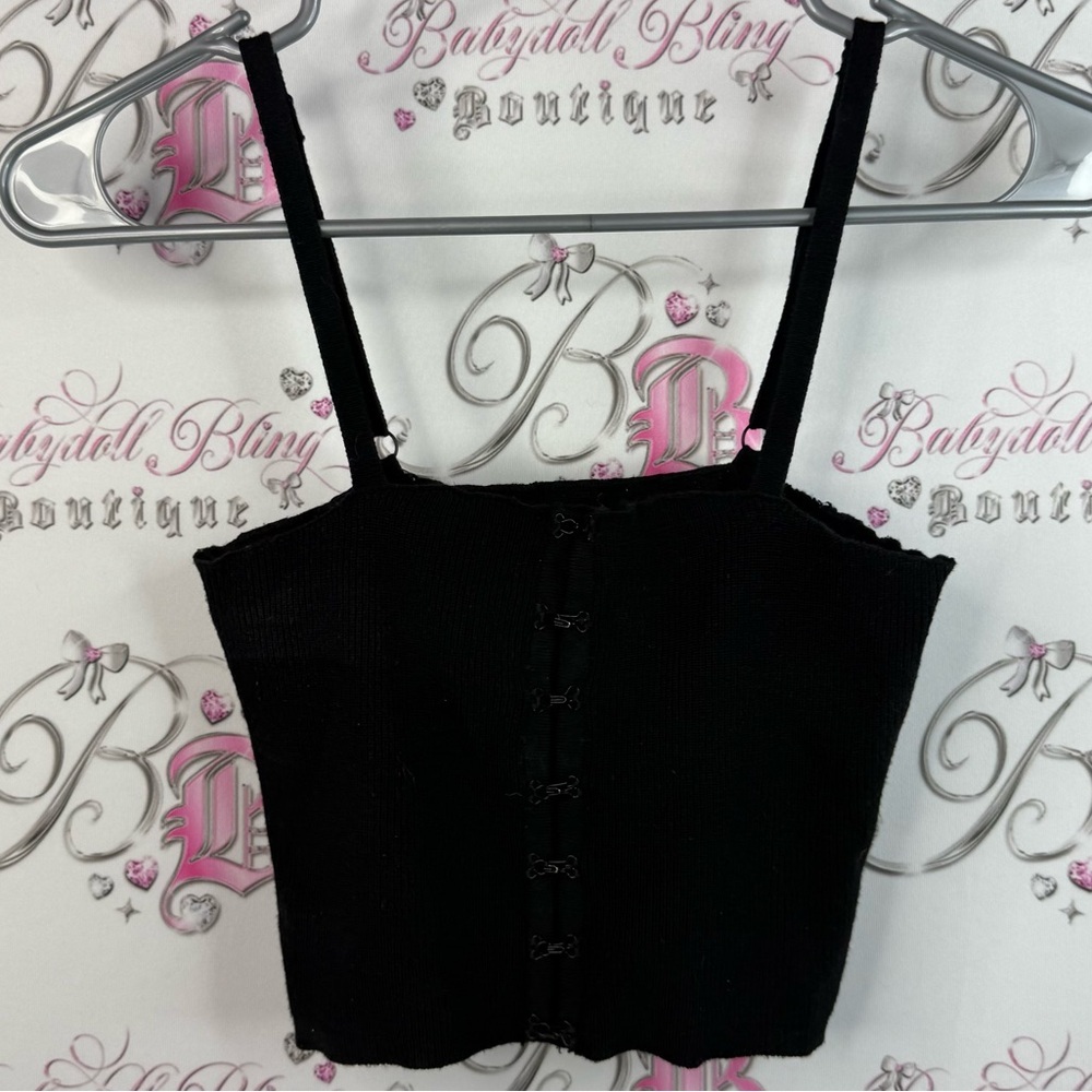 Crop top tank top clasp detail front stretchy ribbed fabric shirt top